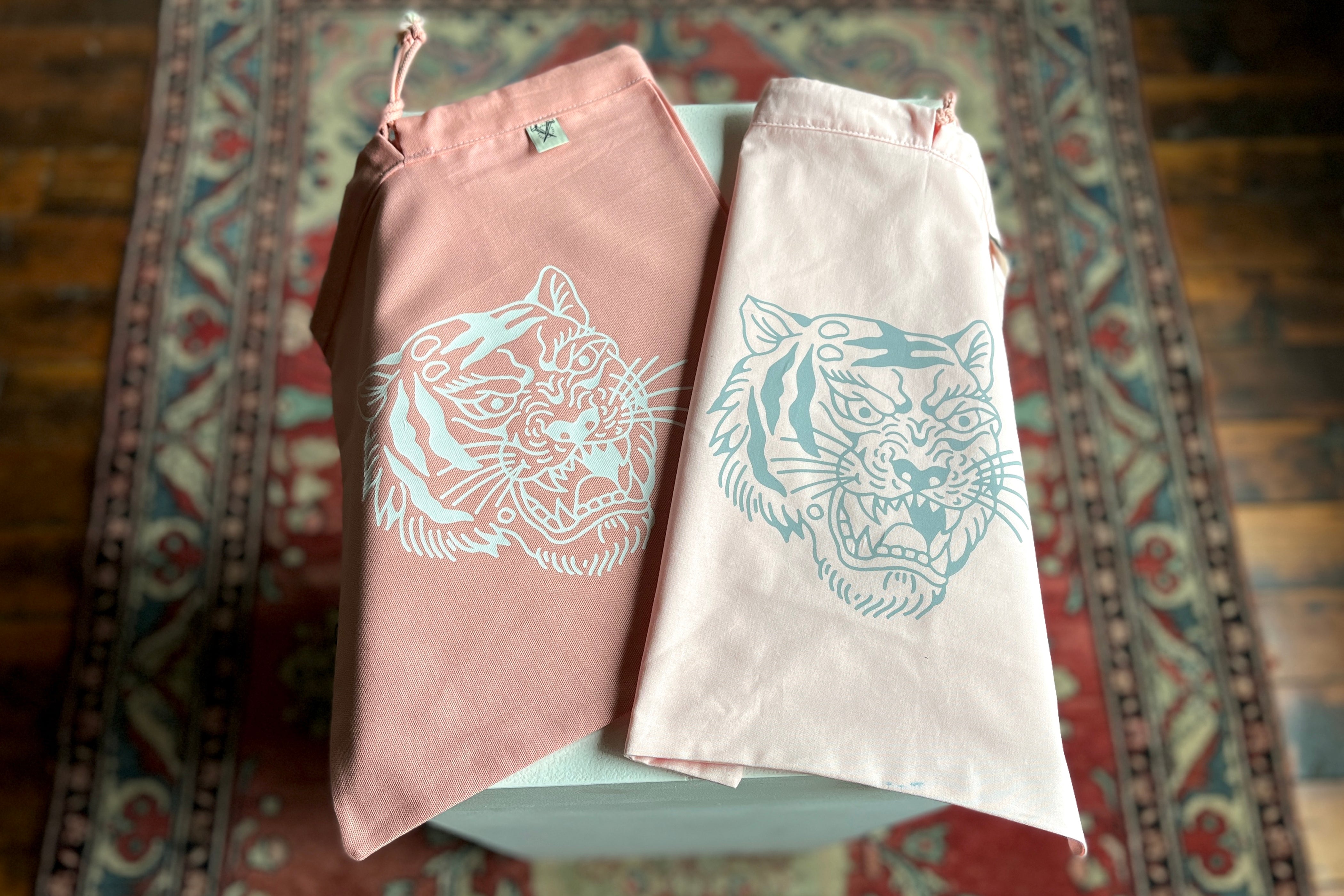 2010 TIGER HEAD SLIPS - LIMITED RE-RELEASE